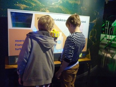 07.05.2015 - Exkurze "Zažij Liberecko" (7.B, 8.B, 9.A + 9.B) - Album - fotografie 42