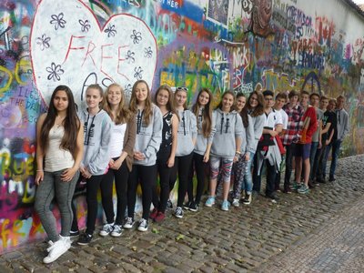 11.06.2015 - Procházka Prahou - ZE + OSV (9.B) - Album - fotografie 37