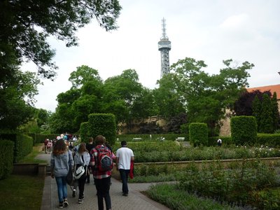 11.06.2015 - Procházka Prahou - ZE + OSV (9.B) - Album - fotografie 45