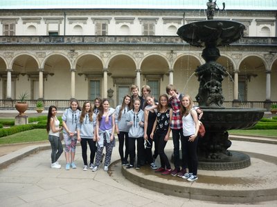 11.06.2015 - Procházka Prahou - ZE + OSV (9.B) - Album - fotografie 34