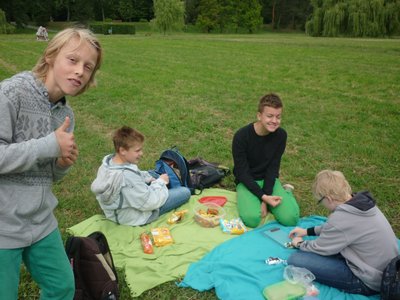 24.06.2015 - Závěrečný piknik ve Stromovce (7.B + 8.B) - Album - fotografie 8