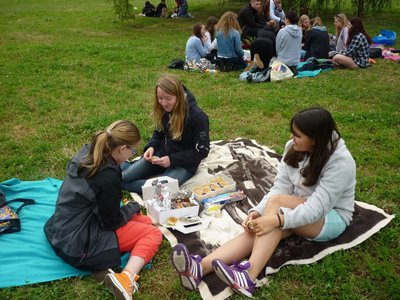 24.06.2015 - Závěrečný piknik ve Stromovce (7.B + 8.B) - Album - fotografie 20