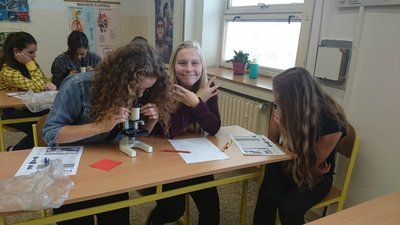 22.10.2015 - Team Teaching: Vzhůru do atmosféry (9.A + 9.B) - Album - fotografie 17