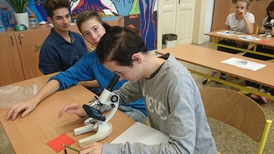 22.10.2015 - Team Teaching: Vzhůru do atmosféry (9.A + 9.B) - Album - fotografie 20