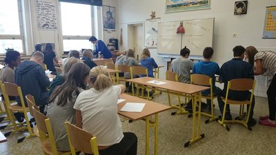 22.10.2015 - Team Teaching: Vzhůru do atmosféry (9.A + 9.B) - Album - fotografie 24