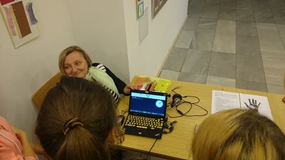 13.11.2015 - Nevidíme, neslyšíme, ale cítíme - workshop (8.B) - Album - fotografie 41