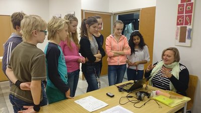 13.11.2015 - Nevidíme, neslyšíme, ale cítíme - workshop (8.B) - Album