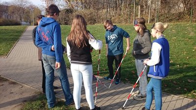13.11.2015 - Nevidíme, neslyšíme, ale cítíme - workshop (8.B) - Album - fotografie 23