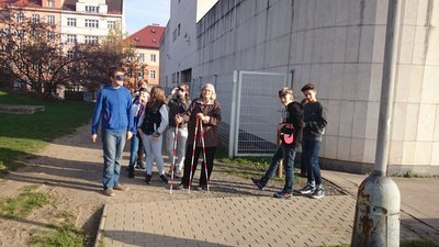 13.11.2015 - Nevidíme, neslyšíme, ale cítíme - workshop (8.B) - Album - fotografie 15