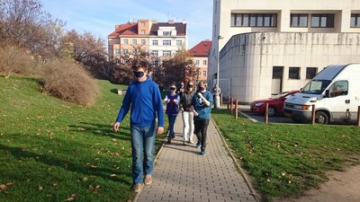 13.11.2015 - Nevidíme, neslyšíme, ale cítíme - workshop (8.B) - Album - fotografie 37