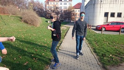 13.11.2015 - Nevidíme, neslyšíme, ale cítíme - workshop (8.B) - Album - fotografie 3