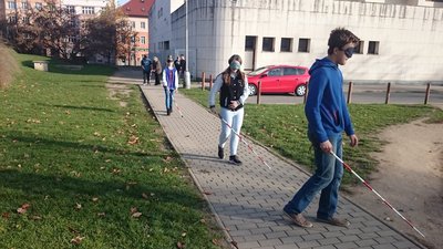 13.11.2015 - Nevidíme, neslyšíme, ale cítíme - workshop (8.B) - Album - fotografie 49