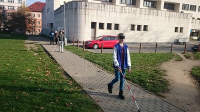 13.11.2015 - Nevidíme, neslyšíme, ale cítíme - workshop (8.B) - Album - fotografie 5