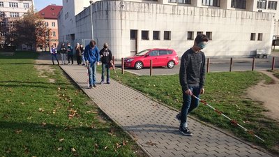 13.11.2015 - Nevidíme, neslyšíme, ale cítíme - workshop (8.B) - Album - fotografie 28