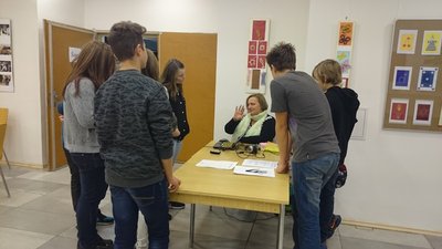 13.11.2015 - Nevidíme, neslyšíme, ale cítíme - workshop (8.B) - Album - fotografie 50