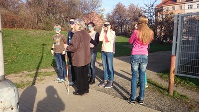 13.11.2015 - Nevidíme, neslyšíme, ale cítíme - workshop (8.B) - Album - fotografie 6