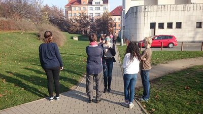 13.11.2015 - Nevidíme, neslyšíme, ale cítíme - workshop (8.B) - Album - fotografie 7