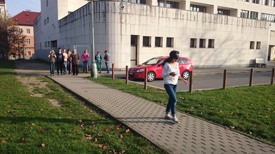 13.11.2015 - Nevidíme, neslyšíme, ale cítíme - workshop (8.B) - Album - fotografie 8