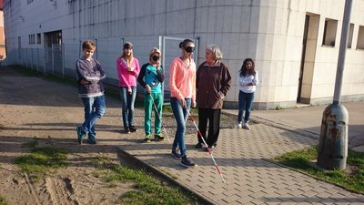 13.11.2015 - Nevidíme, neslyšíme, ale cítíme - workshop (8.B) - Album - fotografie 17