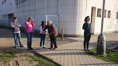 13.11.2015 - Nevidíme, neslyšíme, ale cítíme - workshop (8.B) - Album - fotografie 48