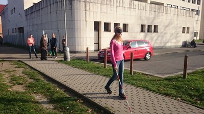 13.11.2015 - Nevidíme, neslyšíme, ale cítíme - workshop (8.B) - Album - fotografie 35