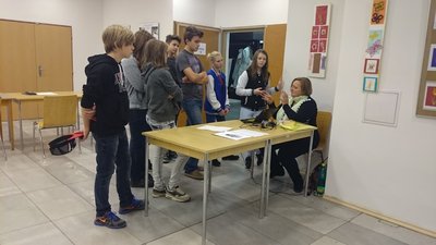 13.11.2015 - Nevidíme, neslyšíme, ale cítíme - workshop (8.B) - Album - fotografie 9