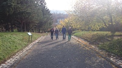 13.11.2015 - Nevidíme, neslyšíme, ale cítíme - workshop (8.B) - Album - fotografie 21