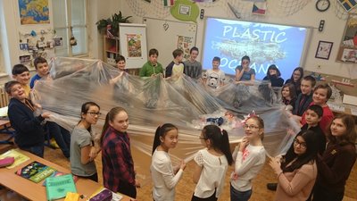 20.02.2016 - Zeměpisný projekt - PLASTIC OCEAN (6.ABC) - Album