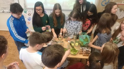 20.03.2017 - Zeměpisný workshop - karibské koktejly (7.ABC) - Album - fotografie 9