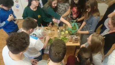 20.03.2017 - Zeměpisný workshop - karibské koktejly (7.ABC) - Album - fotografie 19