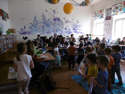 25.05.2017 - Filozofie pro děti (8.AB a děti MŠ Na Korábě) - Album - fotografie 40