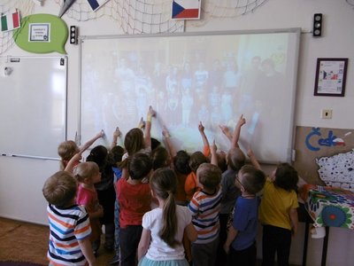 25.05.2017 - Filozofie pro děti (8.AB a děti MŠ Na Korábě) - Album - fotografie 15