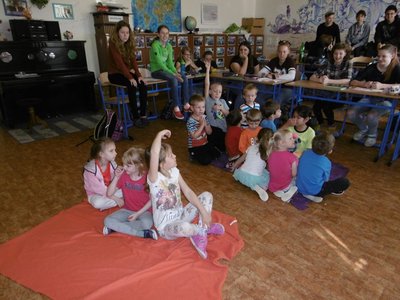 25.05.2017 - Filozofie pro děti (8.AB a děti MŠ Na Korábě) - Album - fotografie 16