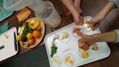 20.10.2017 - Kids Lab Abrakadabra - Chytří gurmáni z 5.C - Album - fotografie 6