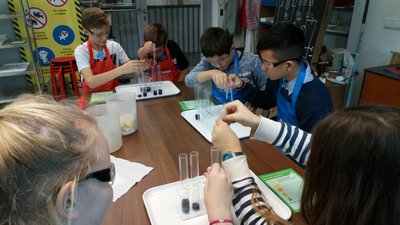 02.11.2018 - Laboratoř Abrakadabra - Chytří gurmáni z 5.C - Album - fotografie 13