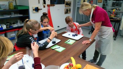 09.11.2018 - Laboratoř Abrakadabra - Chytří gurmáni z 5.A - Album - fotografie 10