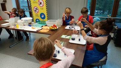 09.11.2018 - Laboratoř Abrakadabra - Chytří gurmáni z 5.A - Album - fotografie 13