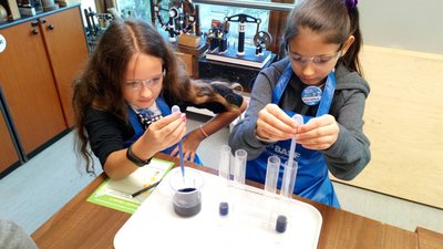 16.11.2018 - Laboratoř Abrakadabra - Chytří gurmáni z 5.D - Album - fotografie 16