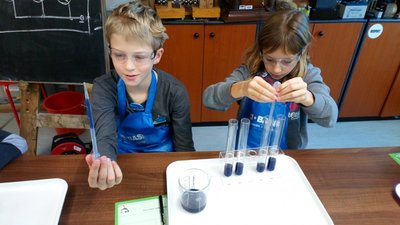 16.11.2018 - Laboratoř Abrakadabra - Chytří gurmáni z 5.D - Album - fotografie 25