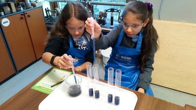 16.11.2018 - Laboratoř Abrakadabra - Chytří gurmáni z 5.D - Album - fotografie 15