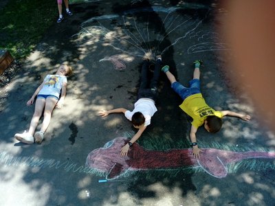 29.06.2021 - Malování na chodníku 3.B - Album - fotografie 12