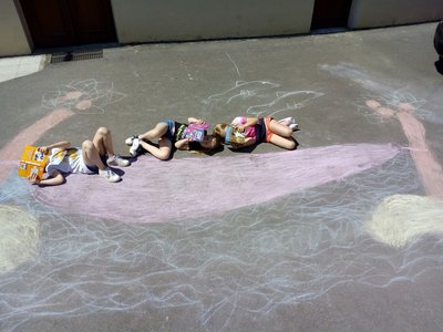 29.06.2021 - Malování na chodníku 3.B - Album - fotografie 9