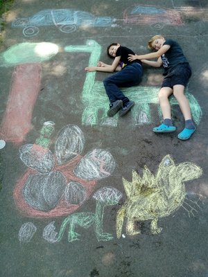 29.06.2021 - Malování na chodníku 3.B - Album