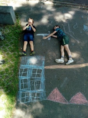 29.06.2021 - Malování na chodníku 3.B - Album - fotografie 2