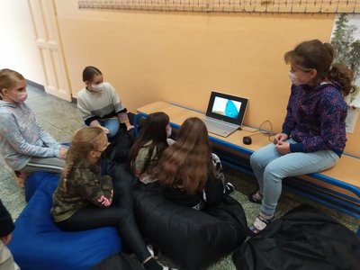 12.11.2021 - Páťáci (V.A) učí páťáky (V.B) - Album - fotografie 20