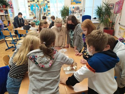 12.11.2021 - Páťáci (V.A) učí páťáky (V.B) - Album - fotografie 7