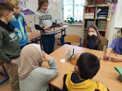 12.11.2021 - Páťáci (V.A) učí páťáky (V.B) - Album - fotografie 3