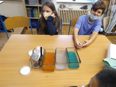 12.11.2021 - Páťáci (V.A) učí páťáky (V.B) - Album - fotografie 8