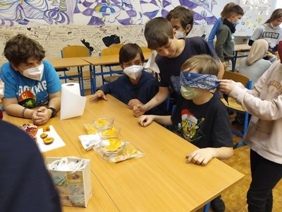 12.11.2021 - Páťáci (V.A) učí páťáky (V.B) - Album - fotografie 13