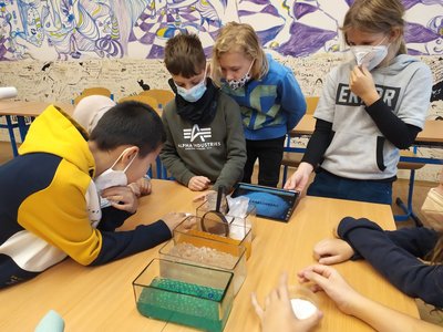 12.11.2021 - Páťáci (V.A) učí páťáky (V.B) - Album - fotografie 9